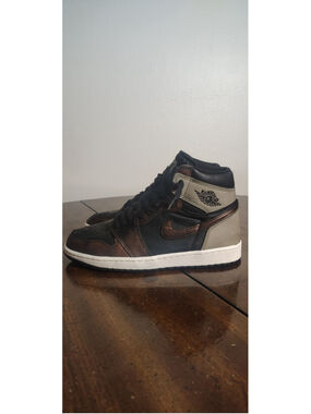 Size 11 - Air Jordan 1 Retro High -Light Army/Rust Shadow/Patina 555088-033